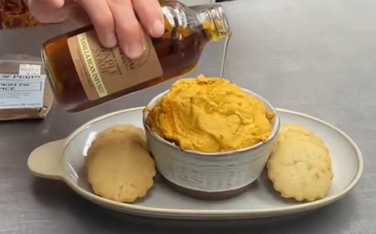 Pumpkin Cheesecake Dip